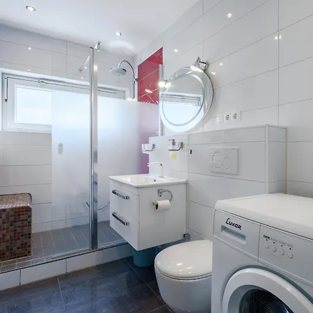 Private Apartment *